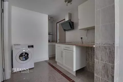 Studio to rent - View 2