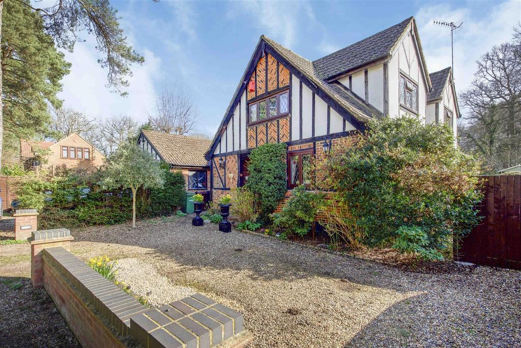 Verdure Close, Watford 4 bed detached house £1,175,000