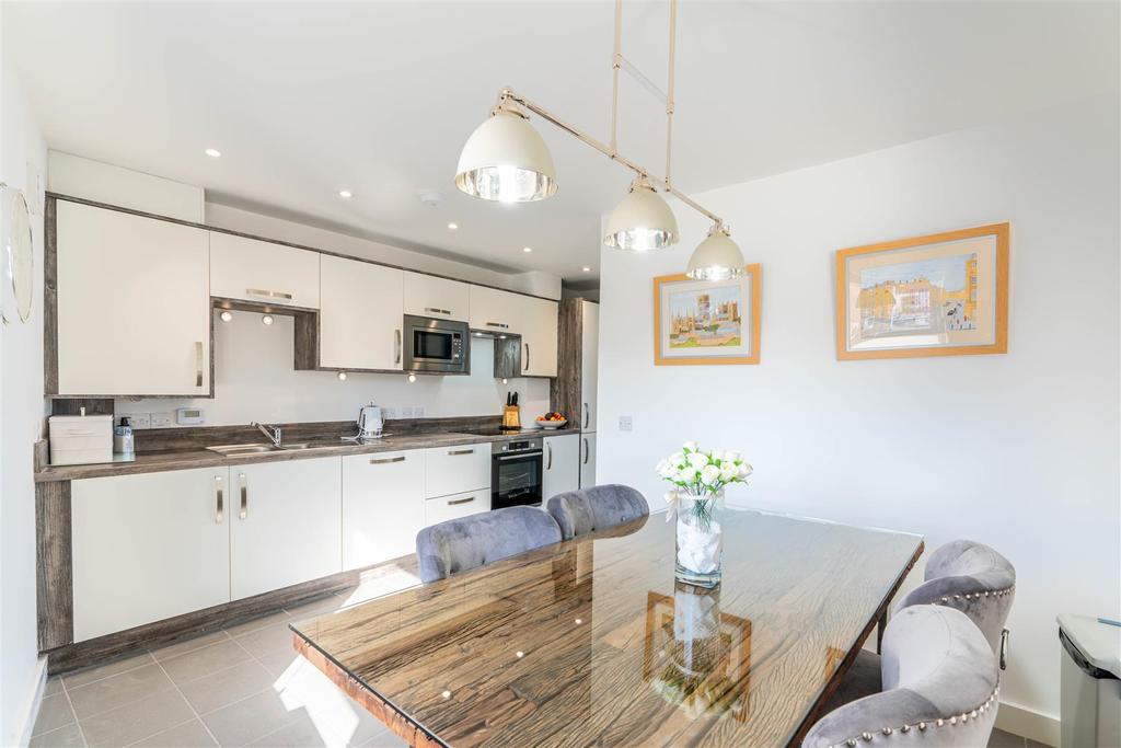 Empire Court, Promenade, Whitley Bay... 3 bed townhouse £375,000