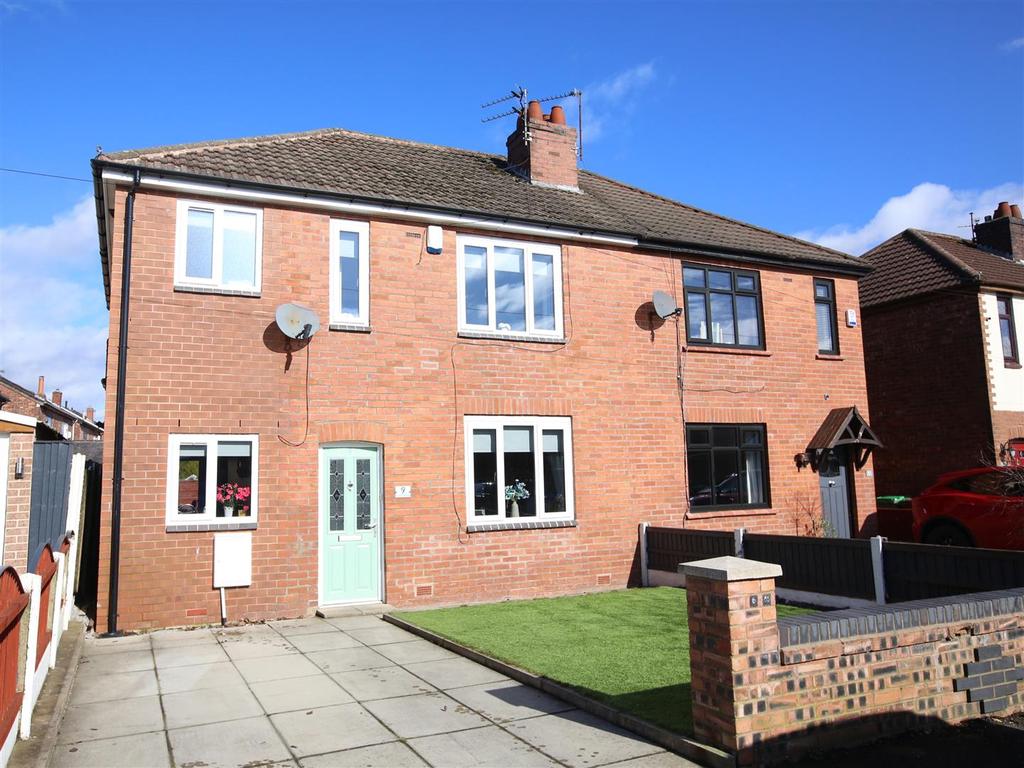 Kingston Road, Failsworth, Manchester 3 bed semidetached house £265,000