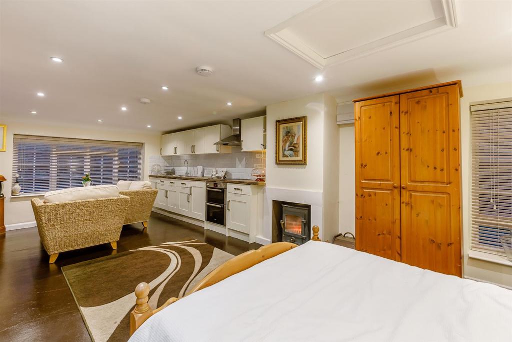 8494207-interior43.jpg