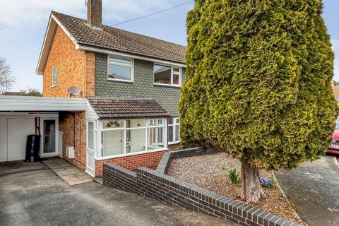 3 bedroom semi-detached house for sale - Meadow Close, Stratford-Upon-Avon