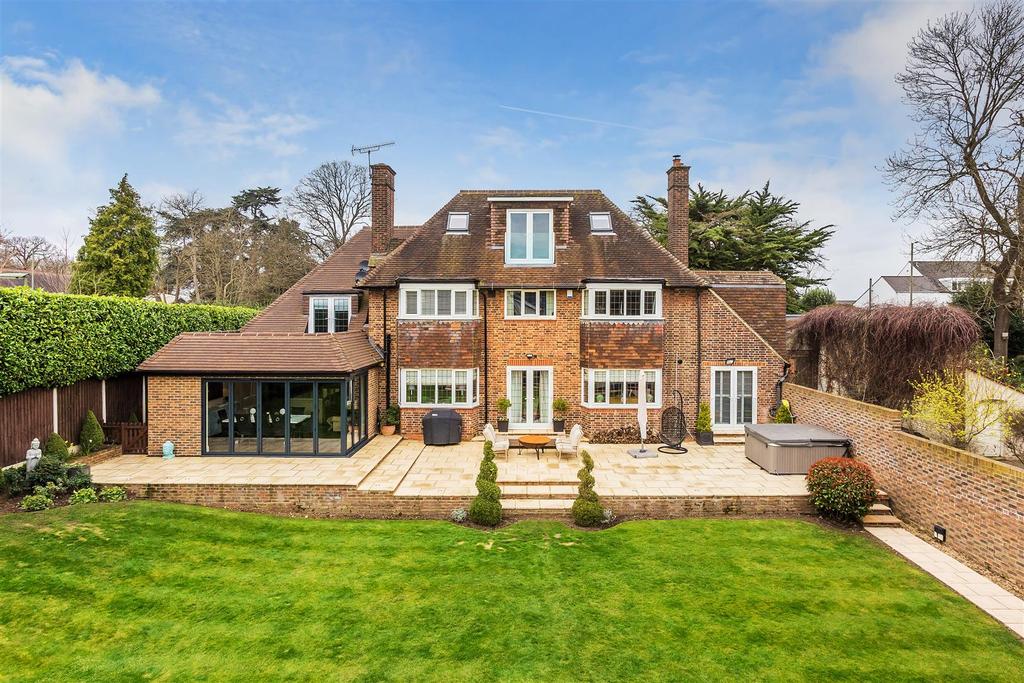 Oatlands Drive, Weybridge 6 bed detached house - £2,500,000