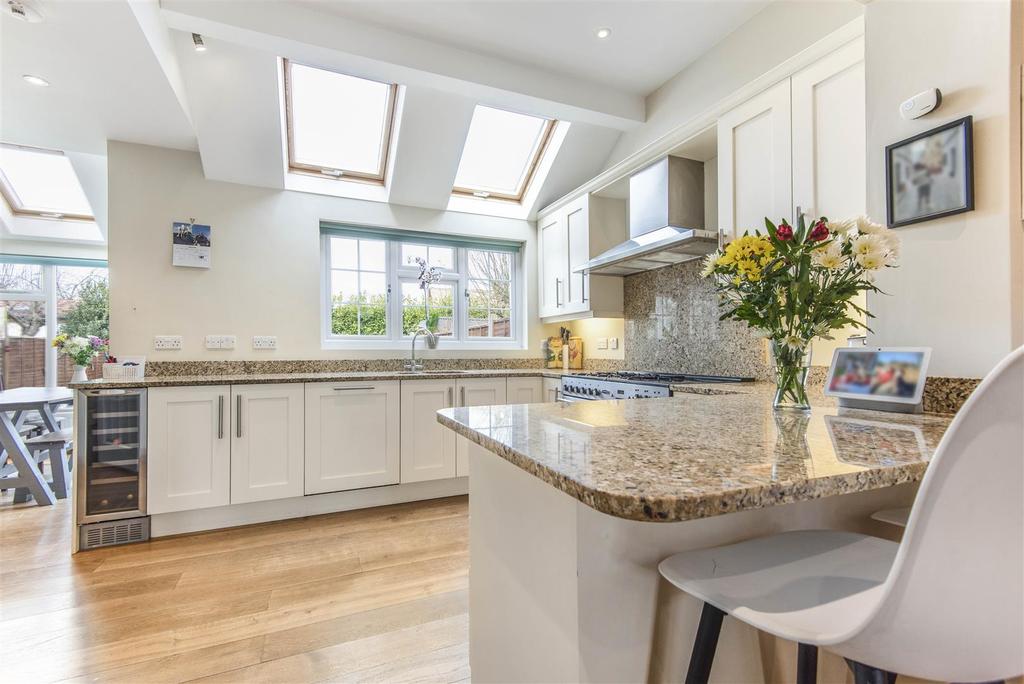 Glebe Lane, Sonning, Reading 4 bed semidetached house £750,000