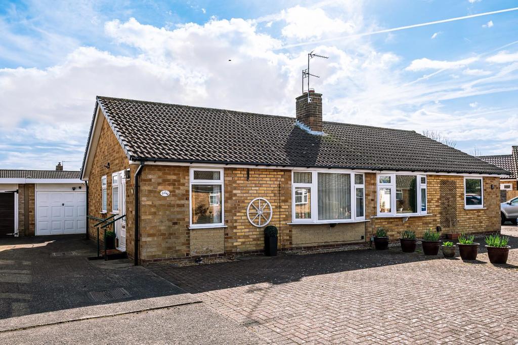 Melton Drive, York 2 bed semidetached bungalow £270,000