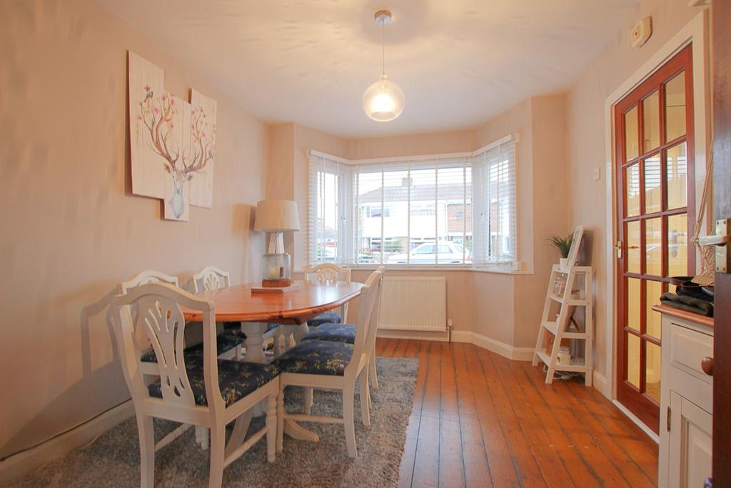 Kingsbury Road, Worcester, Worcestershire, WR2 4JH 3 bed terraced house