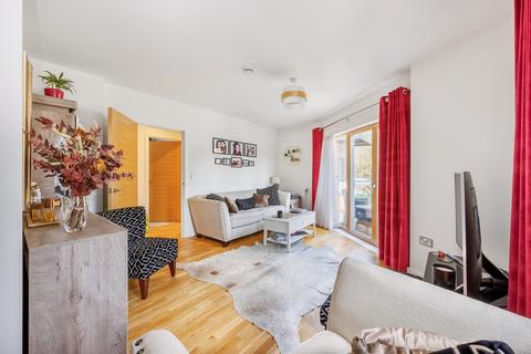 15, Alton Court Copley Close, London, W7 1DD