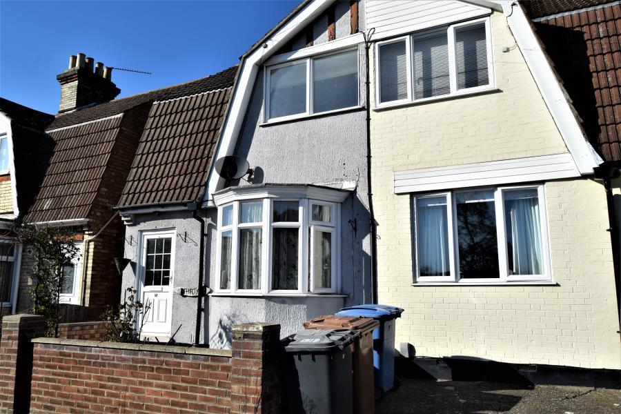 Rayleigh Road, Ipswich 3 bed end of terrace house £875 pcm (£202 pw)