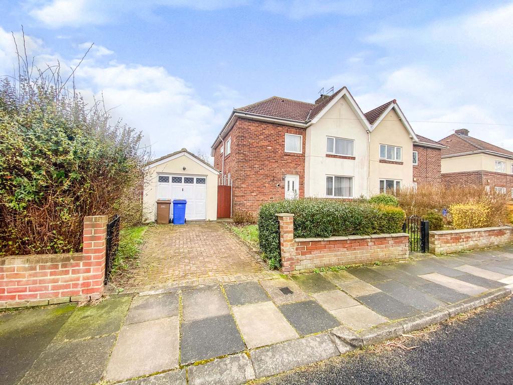 Blagdon Crescent, Nelson Village... 4 bed semidetached house £159,950