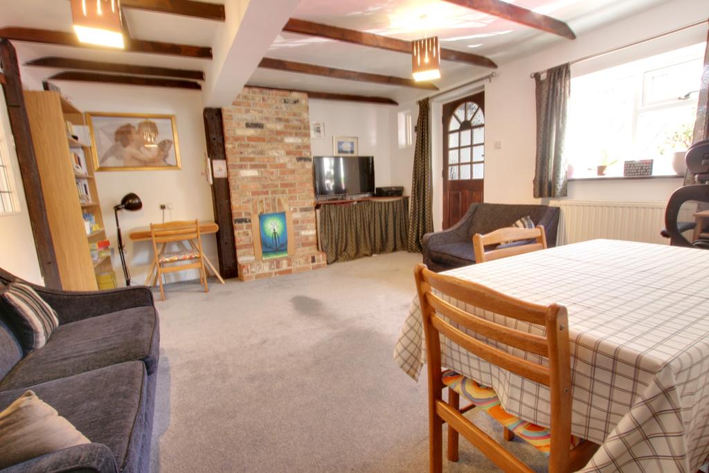 ANMORE ROAD, DENMEAD 2 bed cottage £315,000