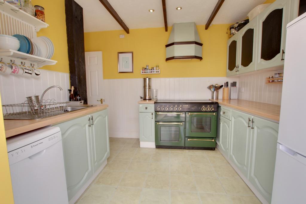 ANMORE ROAD, DENMEAD 2 bed cottage £315,000