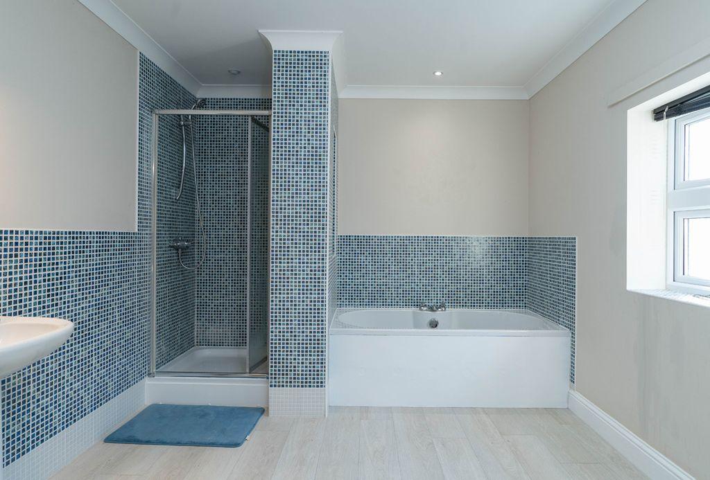 Ensuite to Bed 1