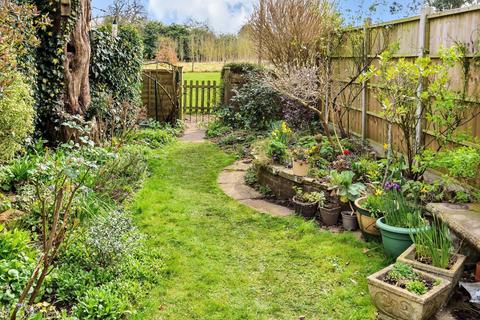 79 The Street, Puttenham, Guildford, GU3 1AT
