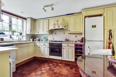 79 The Street, Puttenham, Guildford, GU3 1AT