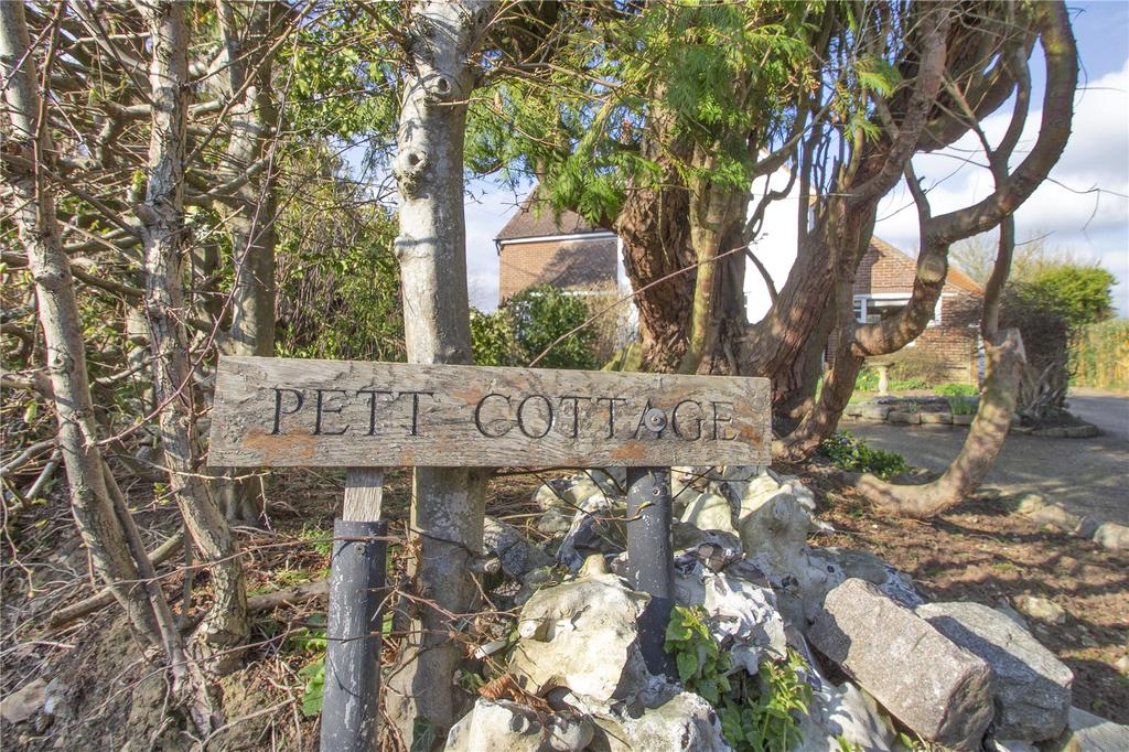 Garlinge Green Road, Garlinge Green, Nr Canterbury, Kent, CT4 3 bed detached house for sale £