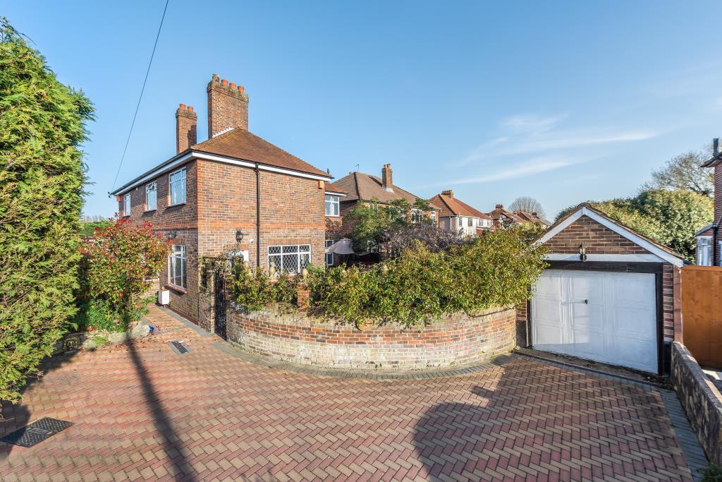 SunburyonThames, Surrey, TW16 5 bed detached house £900,000