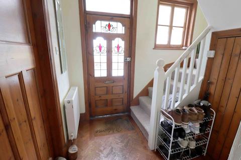 16 Cecil Road, Gowerton, Swansea, SA4 3DE