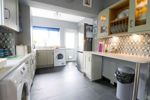 16 Cecil Road, Gowerton, Swansea, SA4 3DE