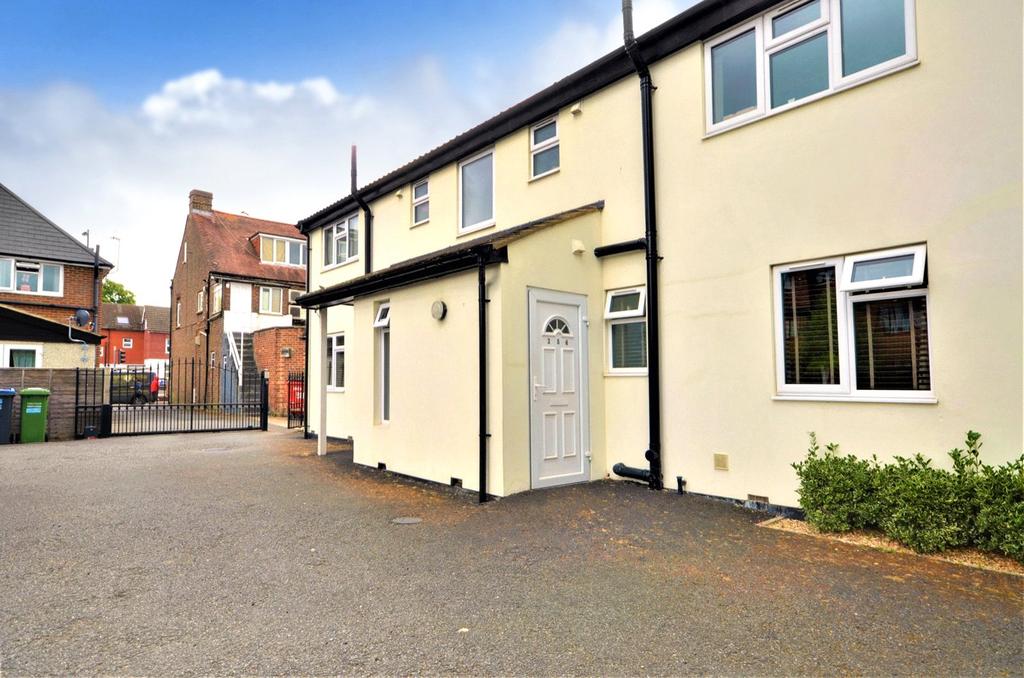 26c Brighton Road, Salfords, Surrey, RH1 1 bed £250,000