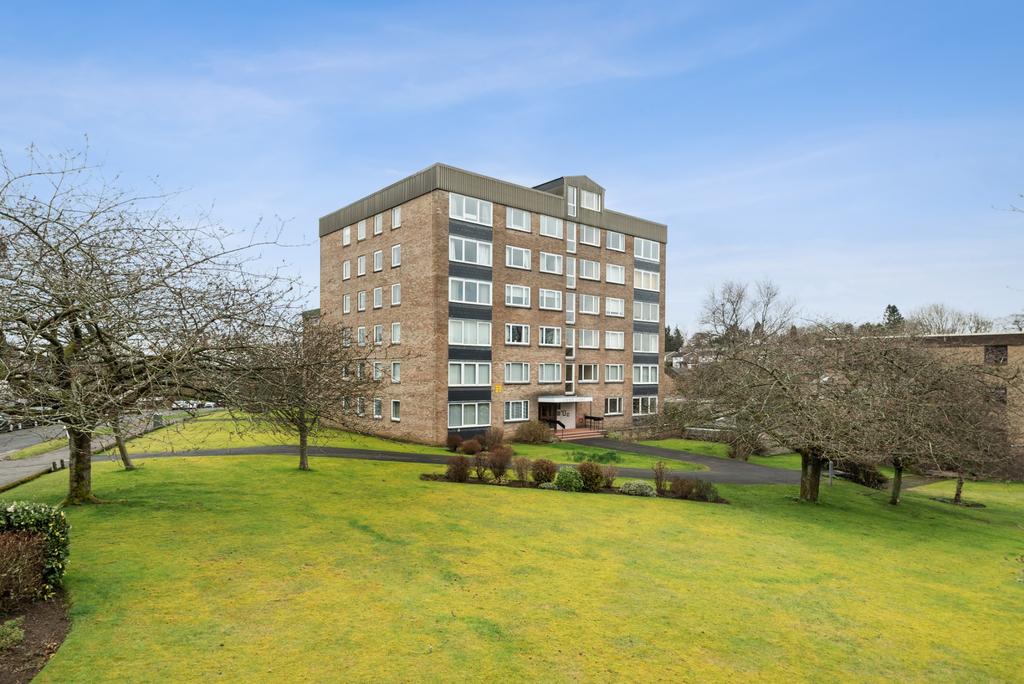 Lennox Court, 18 Stockiemuir Avenue, Bearsden, East Dunbartonshire, G61 3JL 2 bed flat £122,000