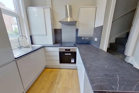 3 bedroom house to rent, Victoria Road, Kirkstall, Leeds