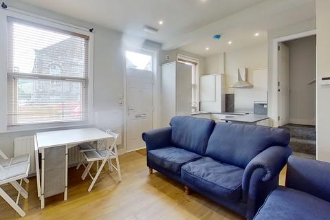 3 bedroom house to rent, Victoria Road, Kirkstall, Leeds