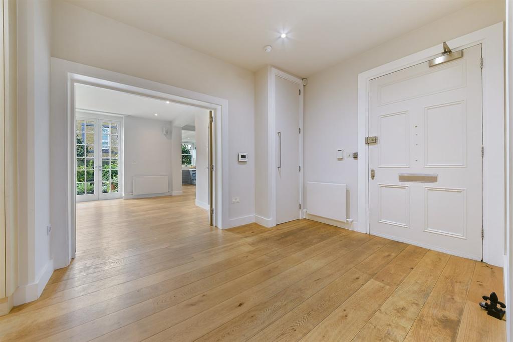 Kensington Court, Kensington, W8 4 bed ground floor flat £15,167 pcm