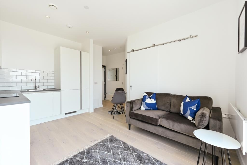 The Solarium, Apt Parkview, Brentford TW8 1 bed apartment £1,400 pcm