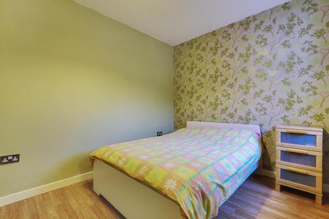 5b Spur Road, Isleworth, TW7 5BD