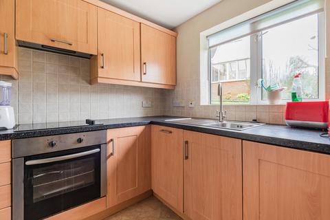 18 Ellingham Close, Alresford, SO24 9EY
