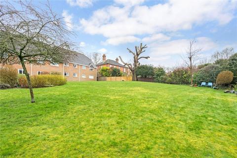 18 Ellingham Close, Alresford, SO24 9EY