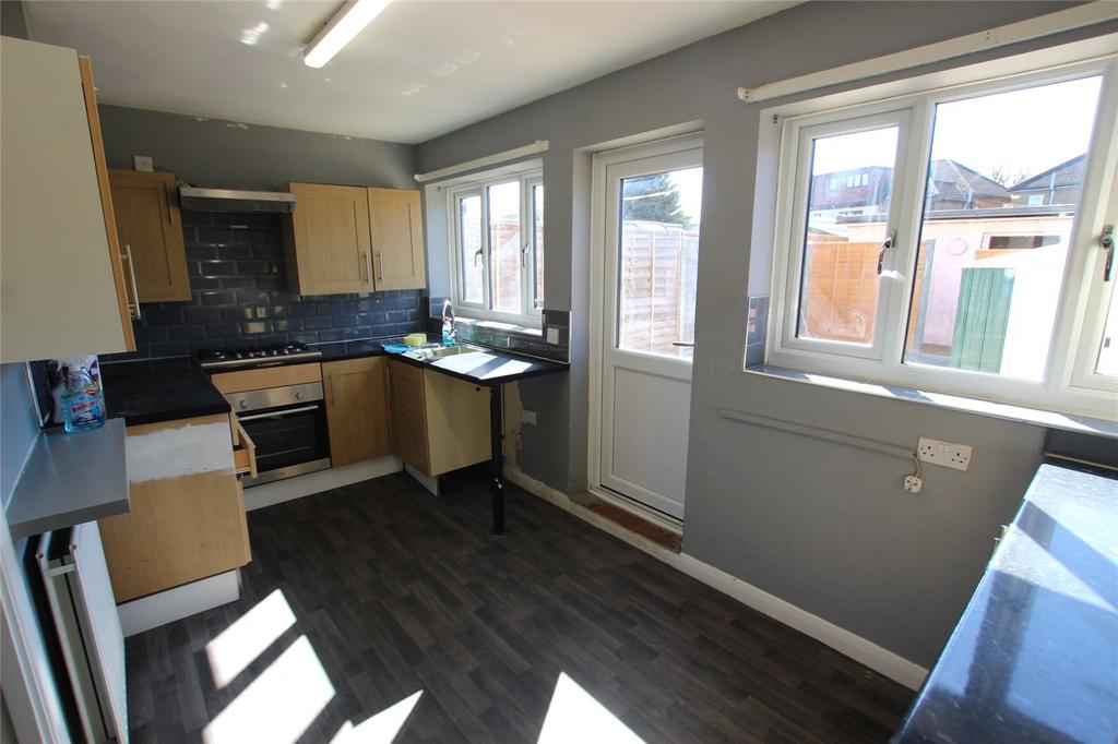 Ford Lane, Rainham, RM13 3 bed terraced house £1,550 pcm (£358 pw) Ford Lane, Rainham, RM13 3 bed terraced house £1,550 pcm (£358 pw)