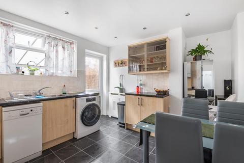 1 Malcolm Court, Stanmore, HA7 4HN