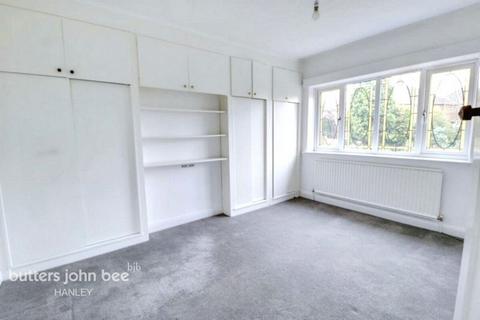 3 bedroom semi-detached house to rent, The Coppice, Stoke-on-trent