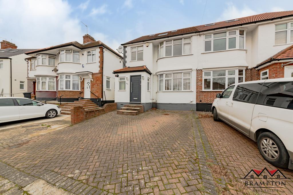 Brook Avenue, Edgware, HA8 4 bed semidetached house £775,000