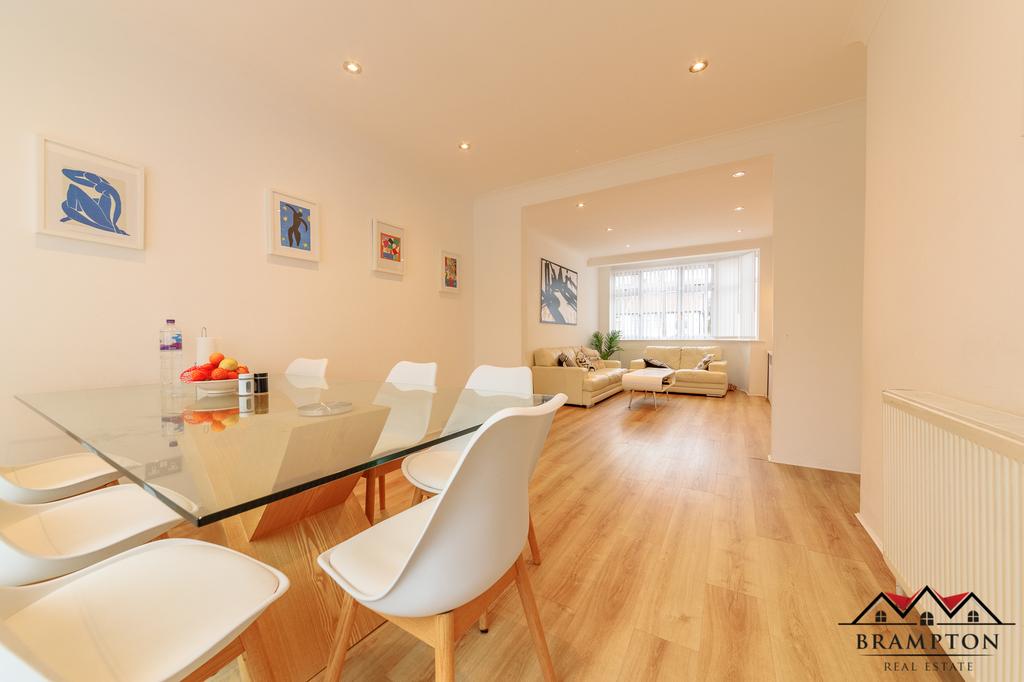 Brook Avenue, Edgware, HA8 4 bed semidetached house £775,000