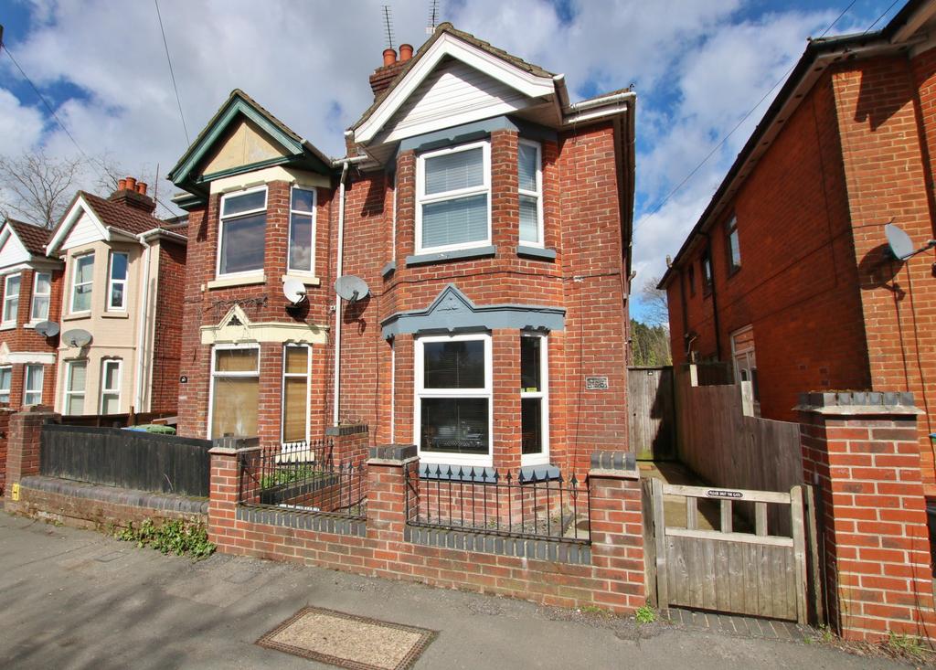 Oakley Road, Shirley, Southampton 3 bed semidetached house £295,000