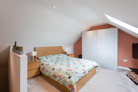 53 Clermiston Grove, Edinburgh, EH4 7DA