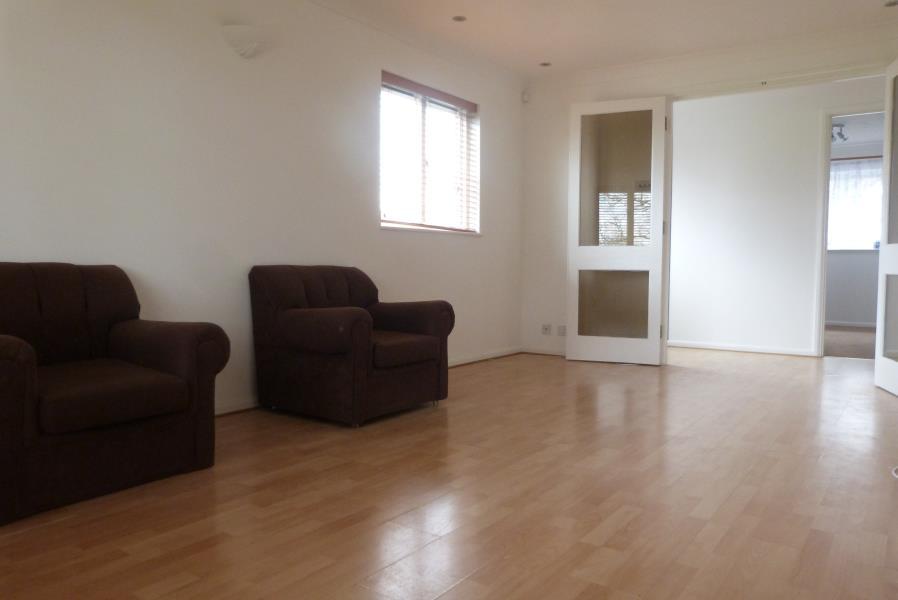 St. Paul's Rise, Palmers Green, N13 2 bed flat £1,450 pcm (£335 pw)