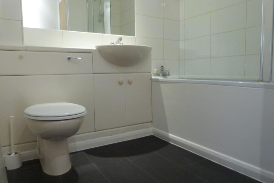 St. Paul's Rise, Palmers Green, N13 2 bed flat £1,450 pcm (£335 pw)