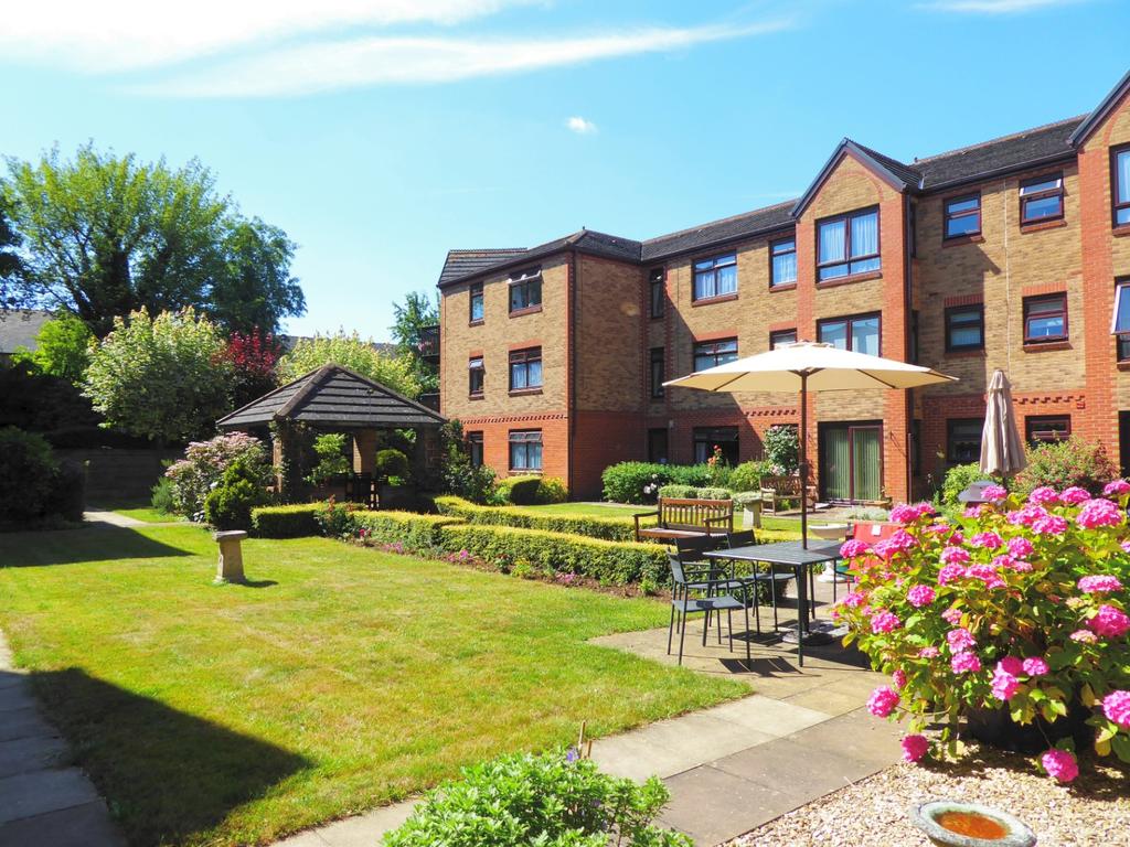 Guardian Court, Banbury 2 bed ground floor flat £160,000