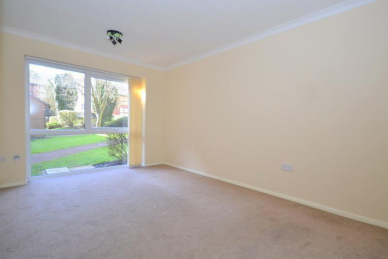 Claremont, Laleham Road, Shepperton, TW17 2 bed flat £280,000