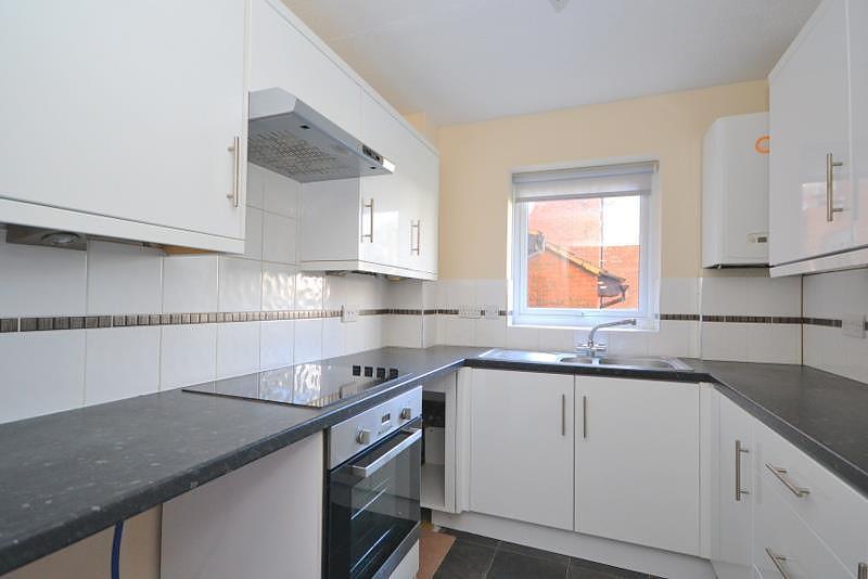Claremont, Laleham Road, Shepperton, TW17 2 bed flat £280,000