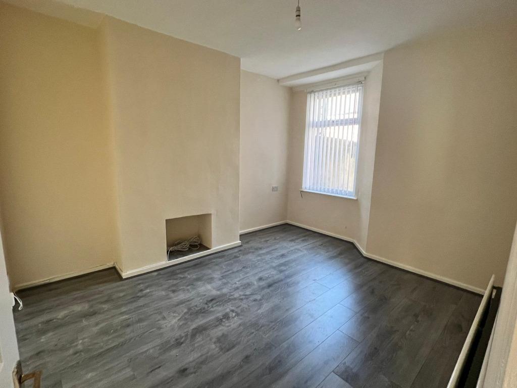 Clare Road, Bootle, Liverpool, L20 3 bed terraced house £650 pcm (£
