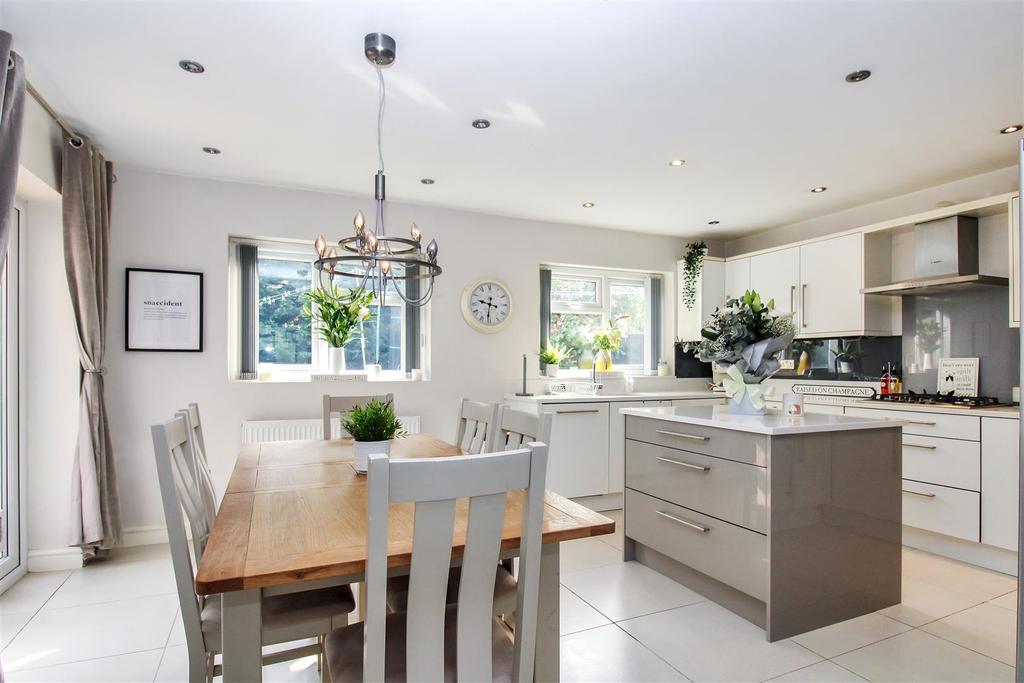 Layton Park Drive, Rawdon, Leeds... 3 bed detached house £399,950
