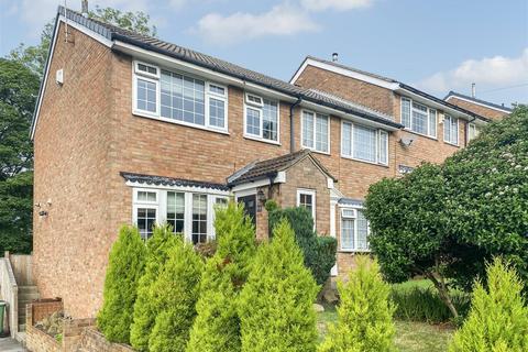 90 Aire Grove, Yeadon, Leeds, LS19 7TY