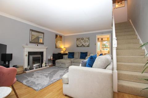 90 Aire Grove, Yeadon, Leeds, LS19 7TY