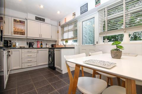 90 Aire Grove, Yeadon, Leeds, LS19 7TY