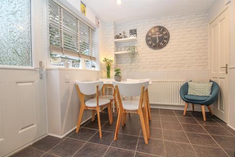 90 Aire Grove, Yeadon, Leeds, LS19 7TY