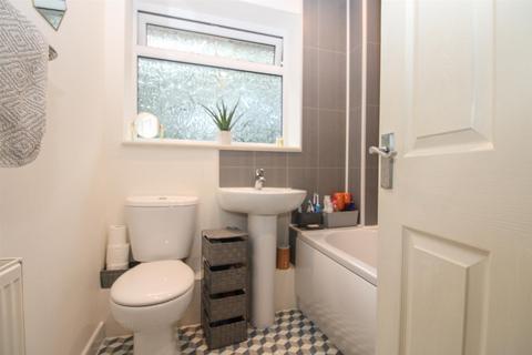 90 Aire Grove, Yeadon, Leeds, LS19 7TY